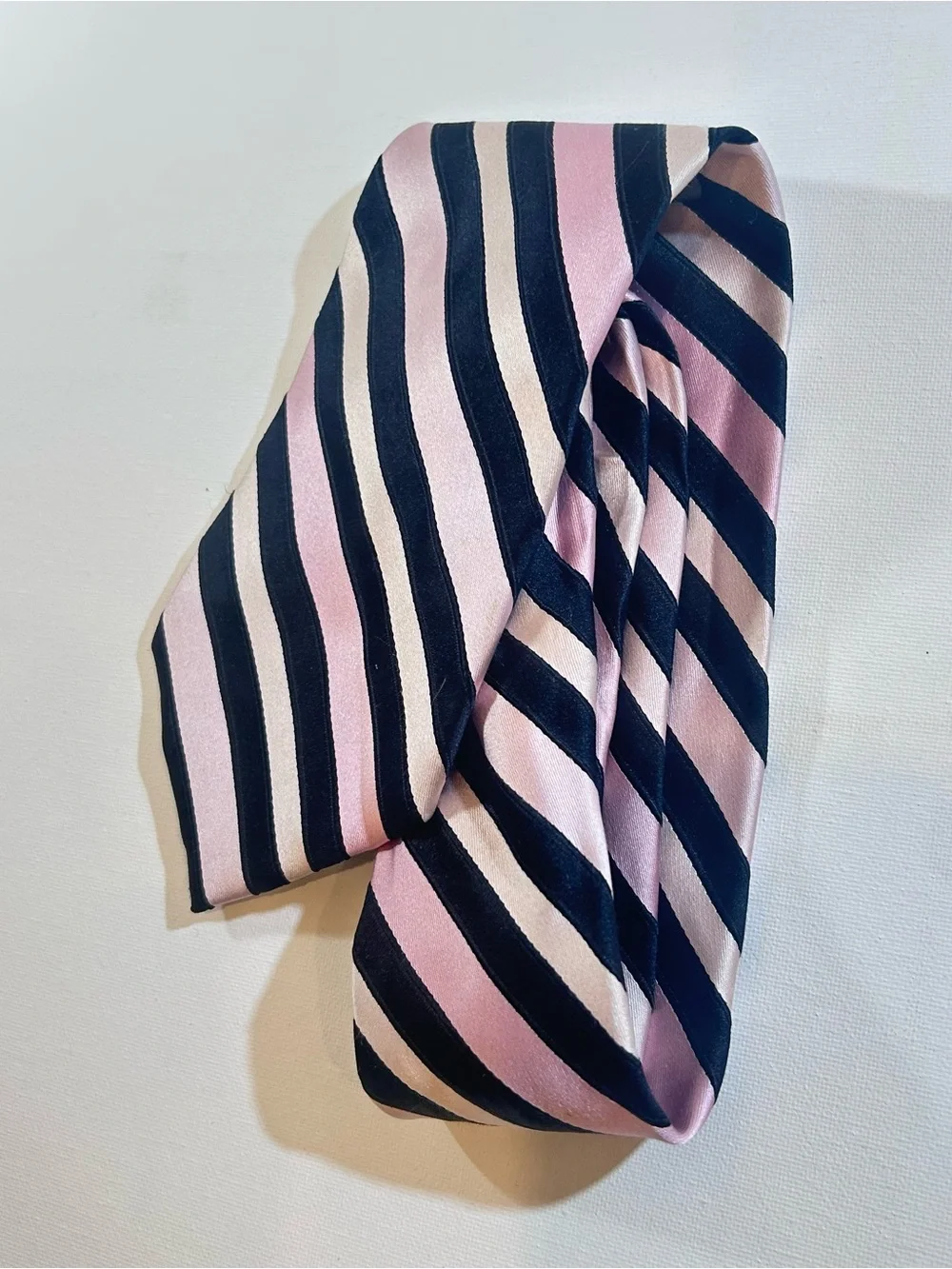 Croft & Barrow Men’s 100% Silk Tie Pink Black Striped Satin Sheen Necktie